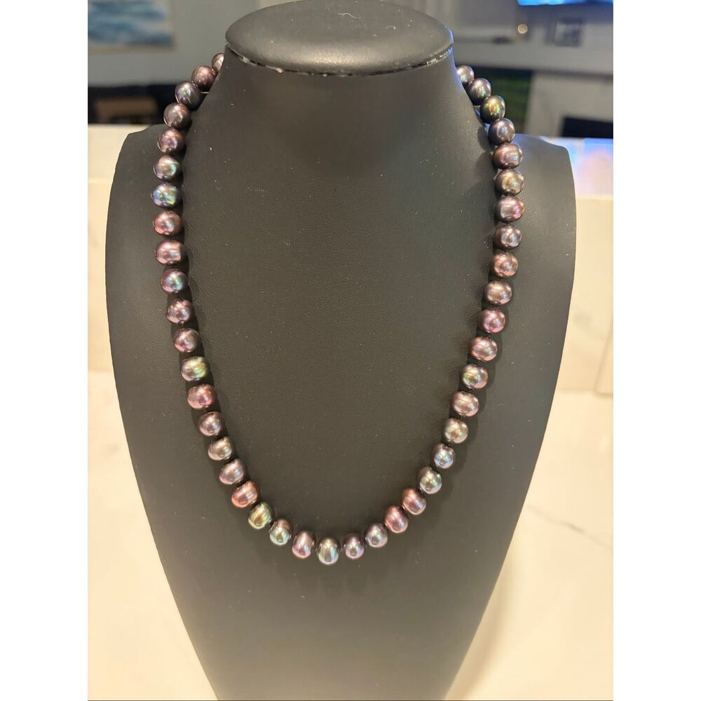 Purple Edison Dark, pearl iridescent Luster 18” necklace with gold clasp
